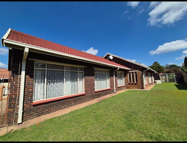 4 BEDROOM HOUSE FOR SALE IN VANDERBIJLPARK SE 3